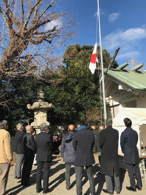 君が代に合わせて国旗掲揚