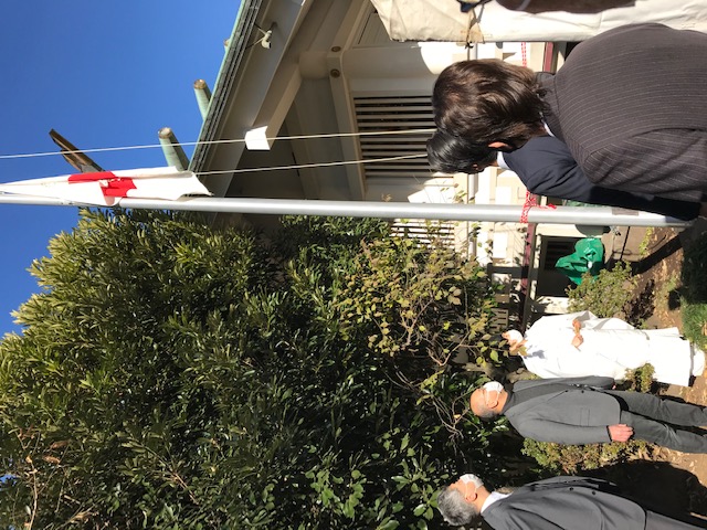 君が代に合わせて国旗掲揚